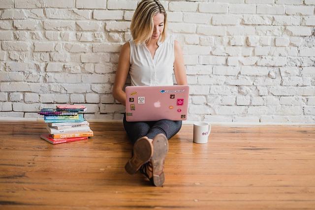 Engaging Your Audience: The Art of Storytelling Through Posts